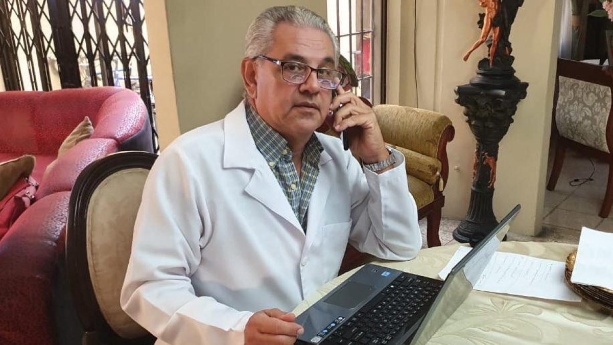 Pacientes del IESS pueden solicitar cita médica virtual.