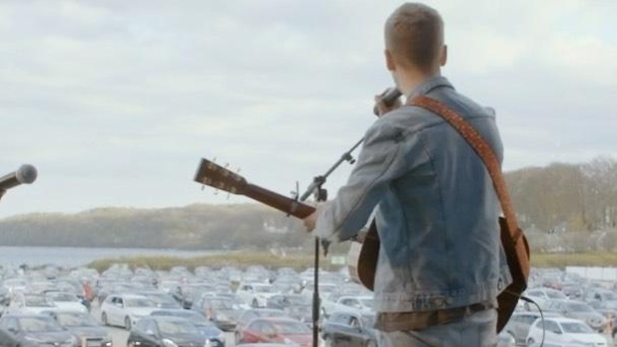 Reiventarse o morir. Esa es la consigna que marca los festivales de música en la actualidad.