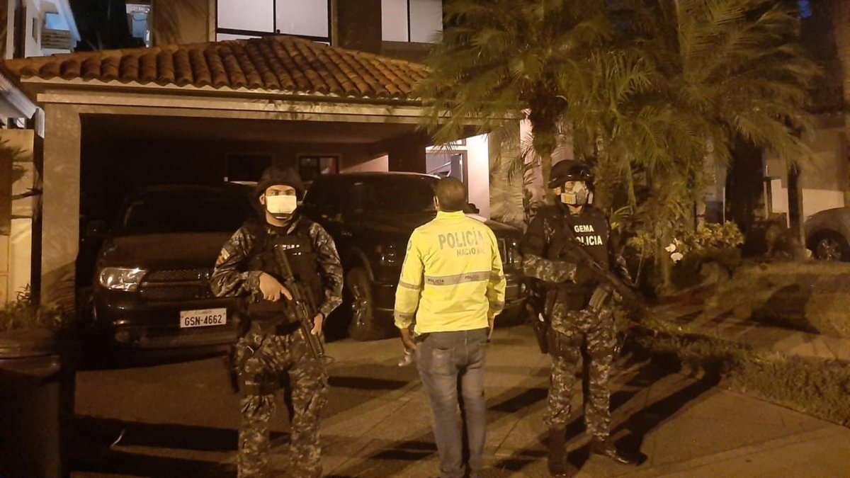 Tres de los inmuebles allanados están ubicados en urbanizaciones y del cantón Samborondón.