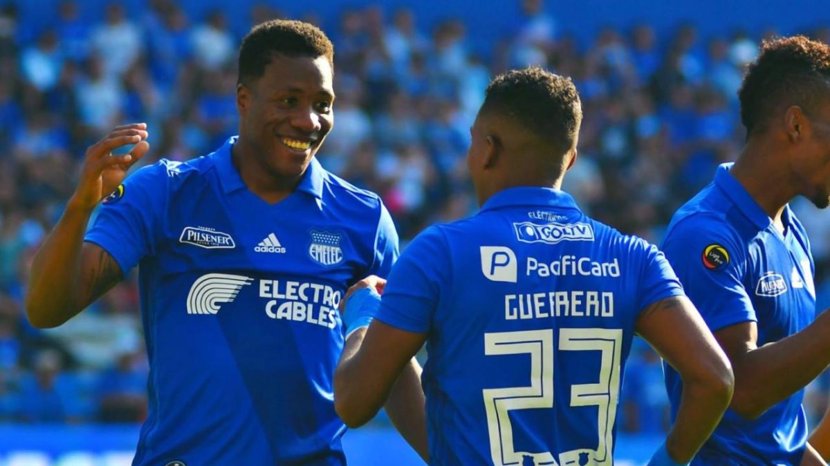 Daniel Angulo (i) ha mostrado su deseo de volver a Ecuador, especialmente a Emelec.