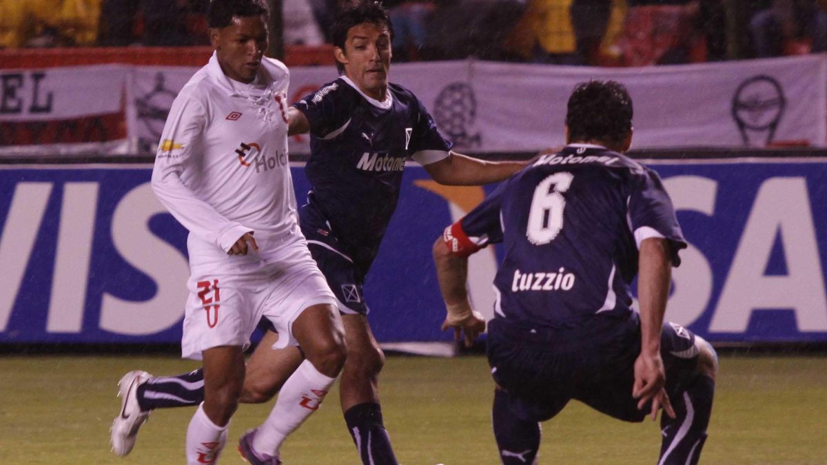 Ángel Cheme (i) jugó con el nombre de Gonzalo Chila durante el año 2010 con Liga de Quito.