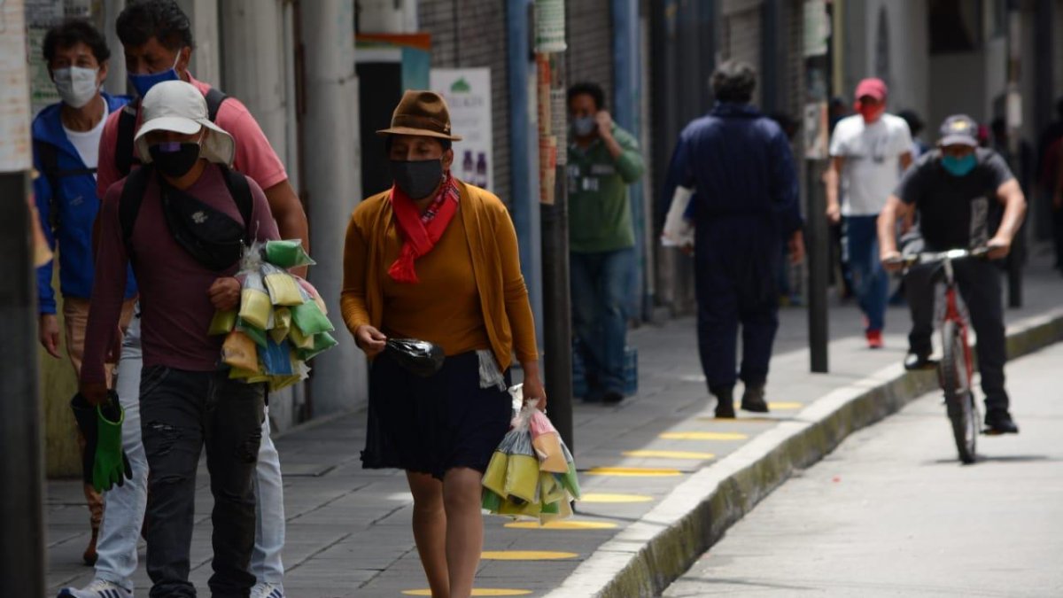 La movilidad en Quito se recupera pese al semáforo rojo