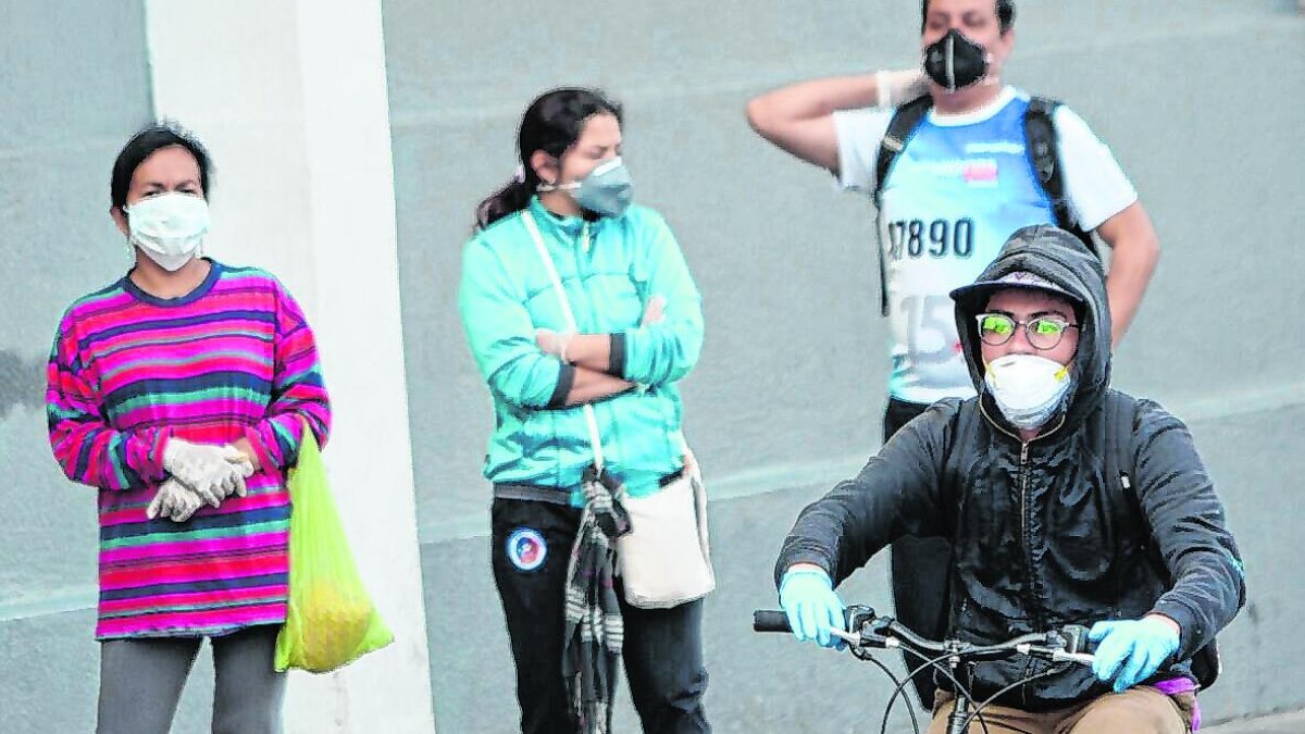 Medidas. La señalización para el distanciamiento y el incentivo del uso de la bicicleta, se impulsan en Quito. 