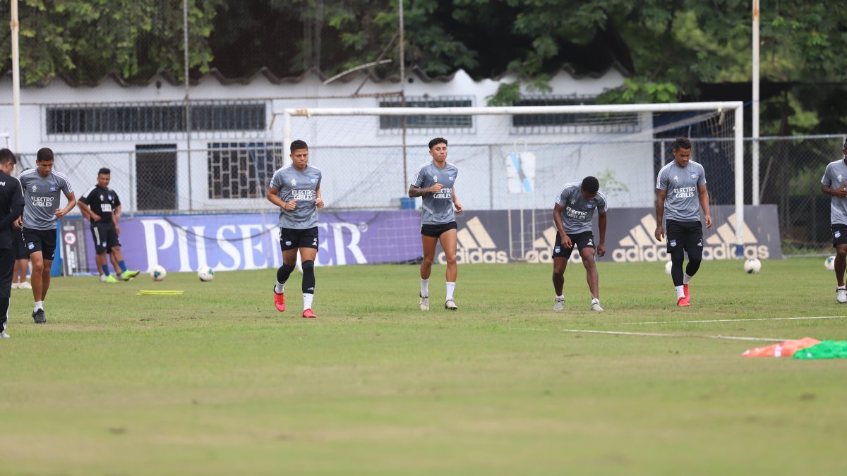 Los jugadores de Emelecjugarán este fin de semana contra Olmedo en Riobamba