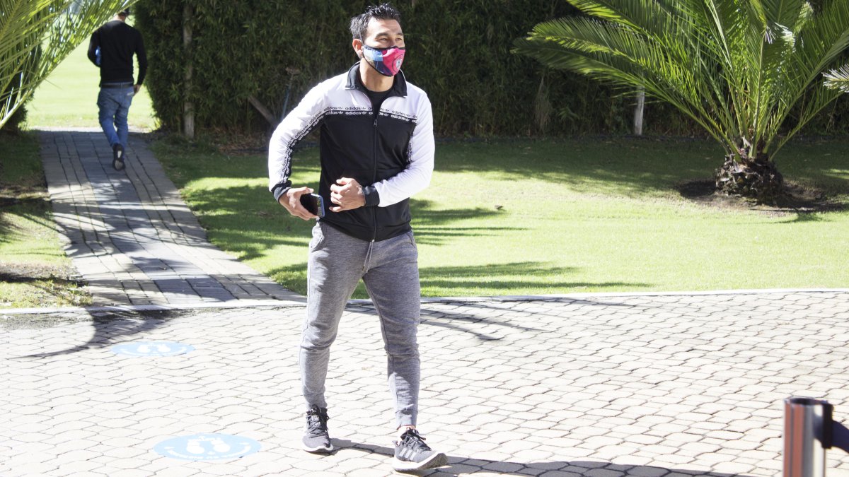 Efrén Mera en el complejo, listo para realizarse su prueba.