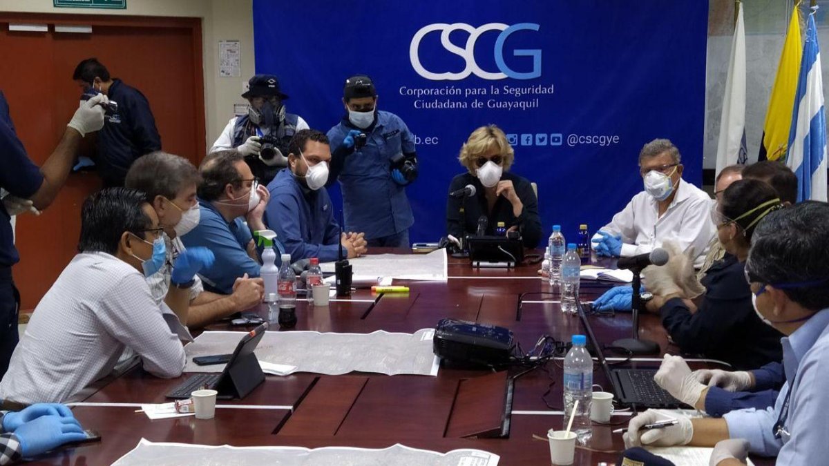 Encuentro. Viteri en una de las últimas sesiones del COE Cantonal.