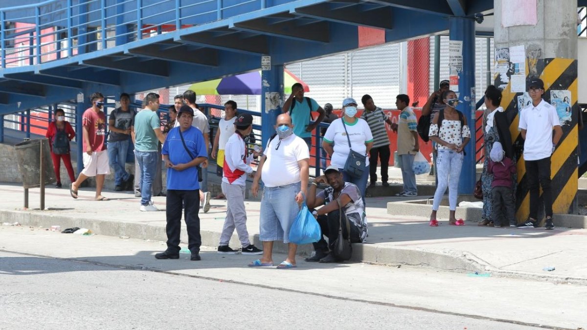 Los ecuatorianos tendrán problemas si no se reactiva a economía.