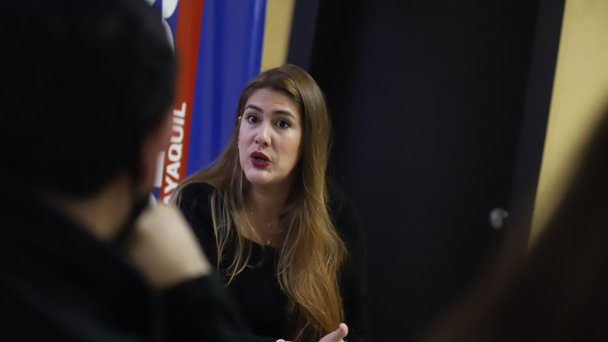 Reyes es asambleísta nacional por el Partido Social Cristiano (PSC). También fue legisladora provincial, concejal de Guayaquil y asambleísta constituyente.