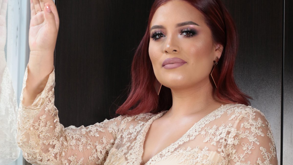 Está casada con Gastón Bustamante.