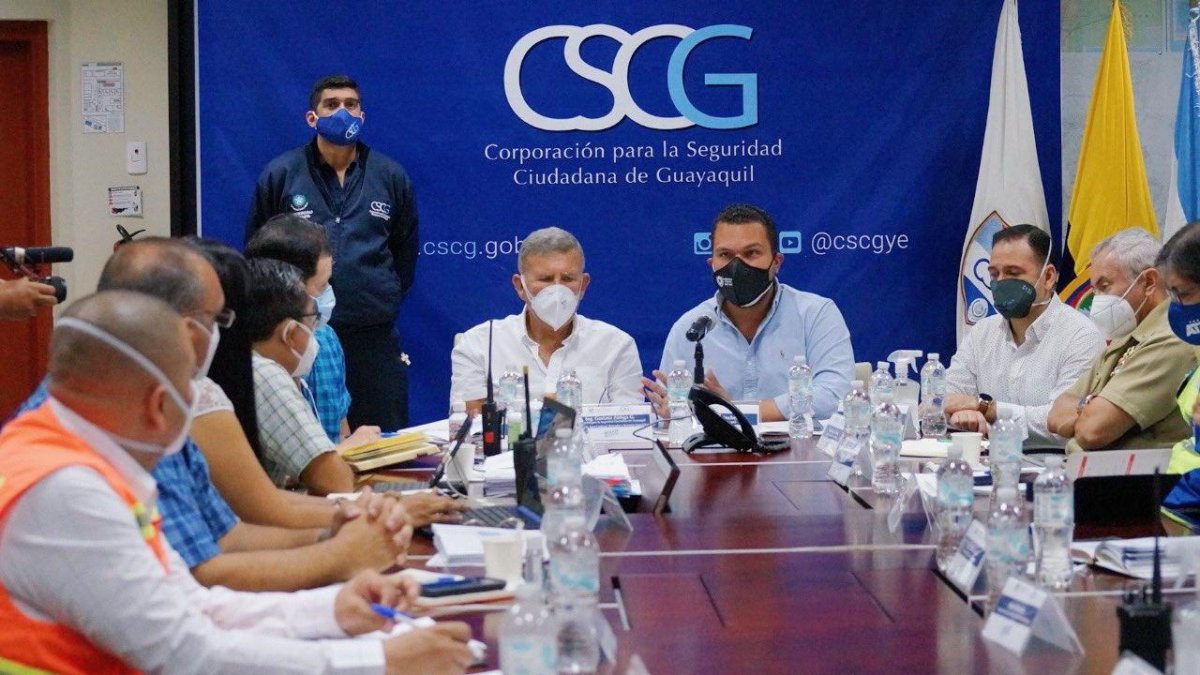 Gustavo Zúñiga, en el centro, fue titular de la Corporación para la Seguridad Ciudadana de Guayaquil en la administración pasada. 