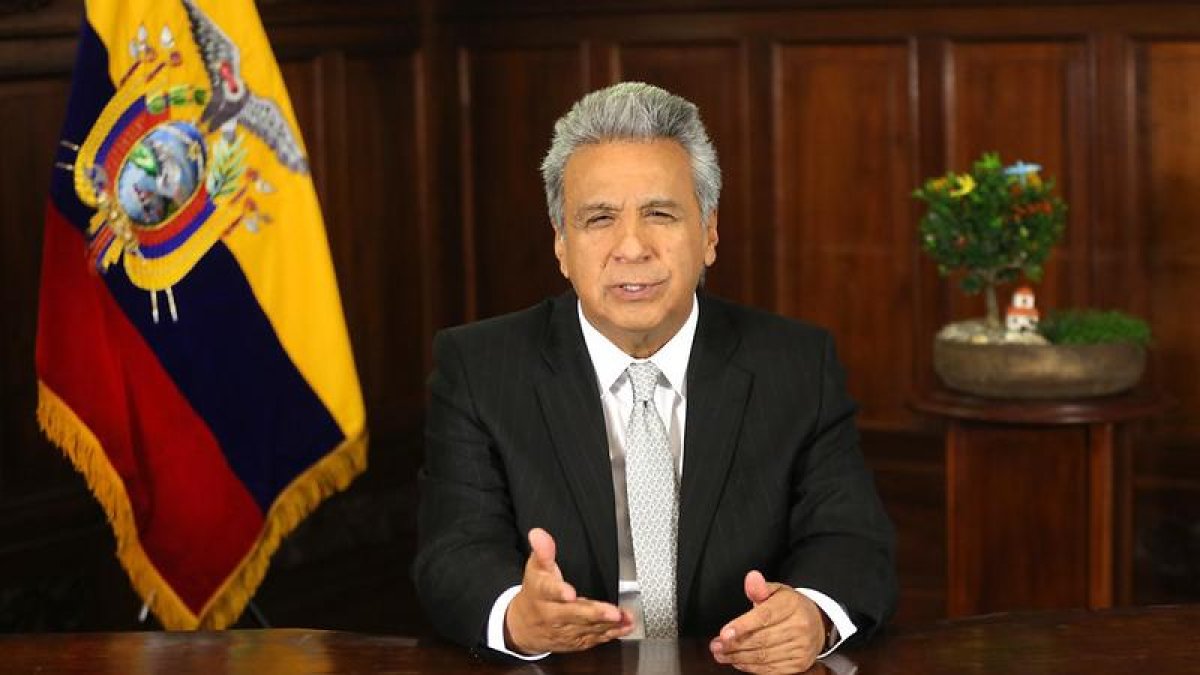 Moreno dispuso revisar todos los vehículos importados, suspender la exoneración de aranceles para estos casos y detener los autos adquiridos con carnets falsos.