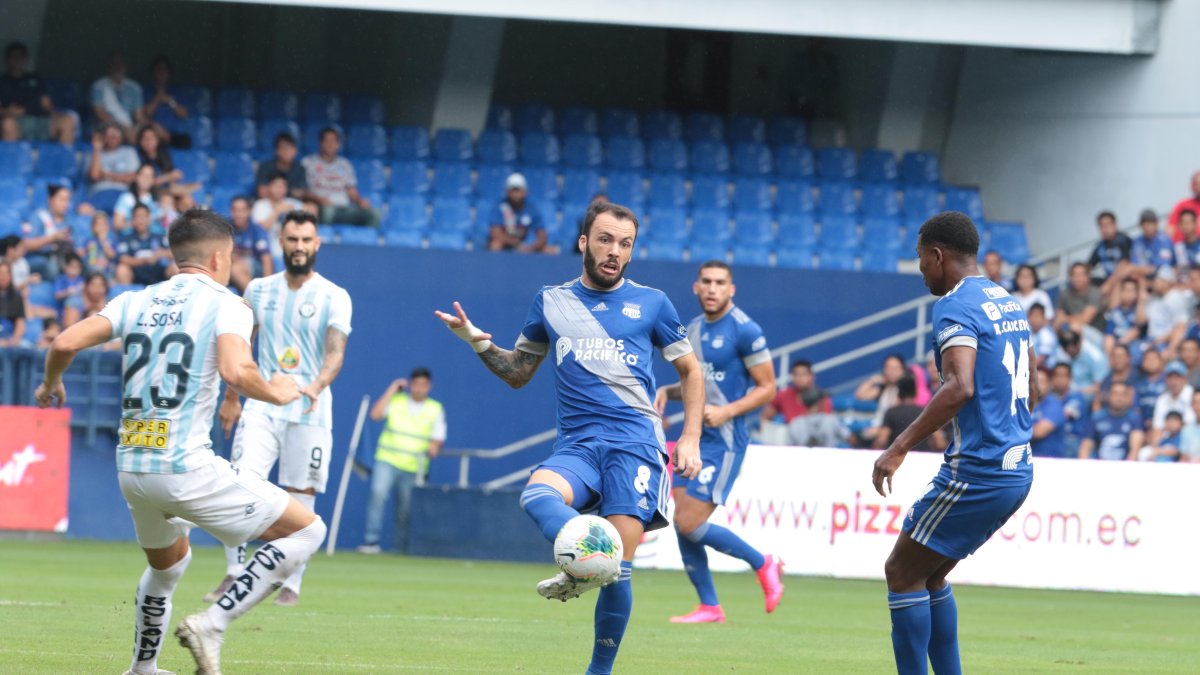 Rodríguez tiene cualidades para crear juego y asociarse. Se entiende bien con José Francisco Cevallos.