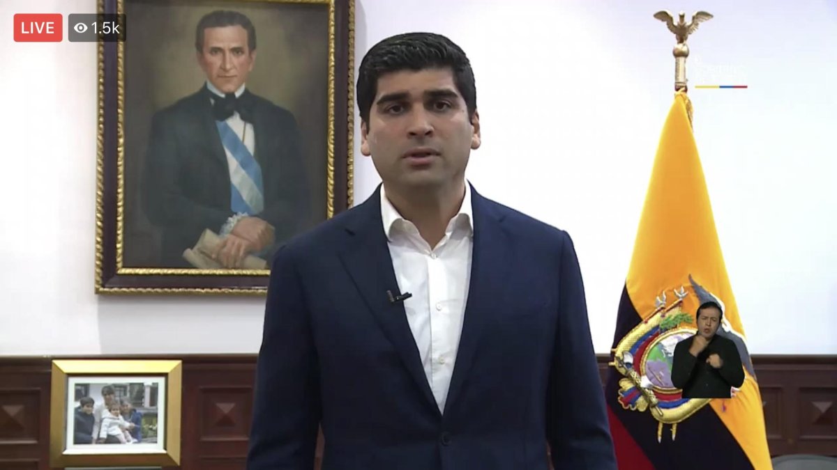 El vicepresidente Sonnenholzner durante su anuncio de renuncia al cargo.