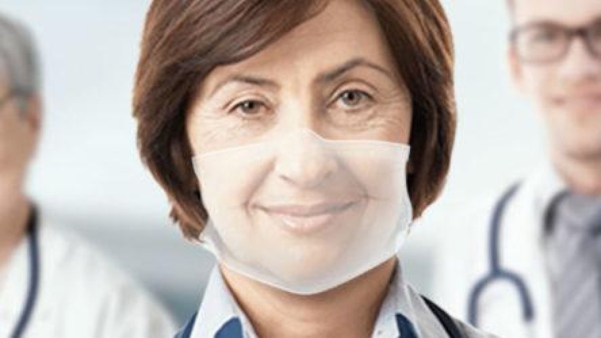 El rostro se humaniza con esta mascarilla  transparente.