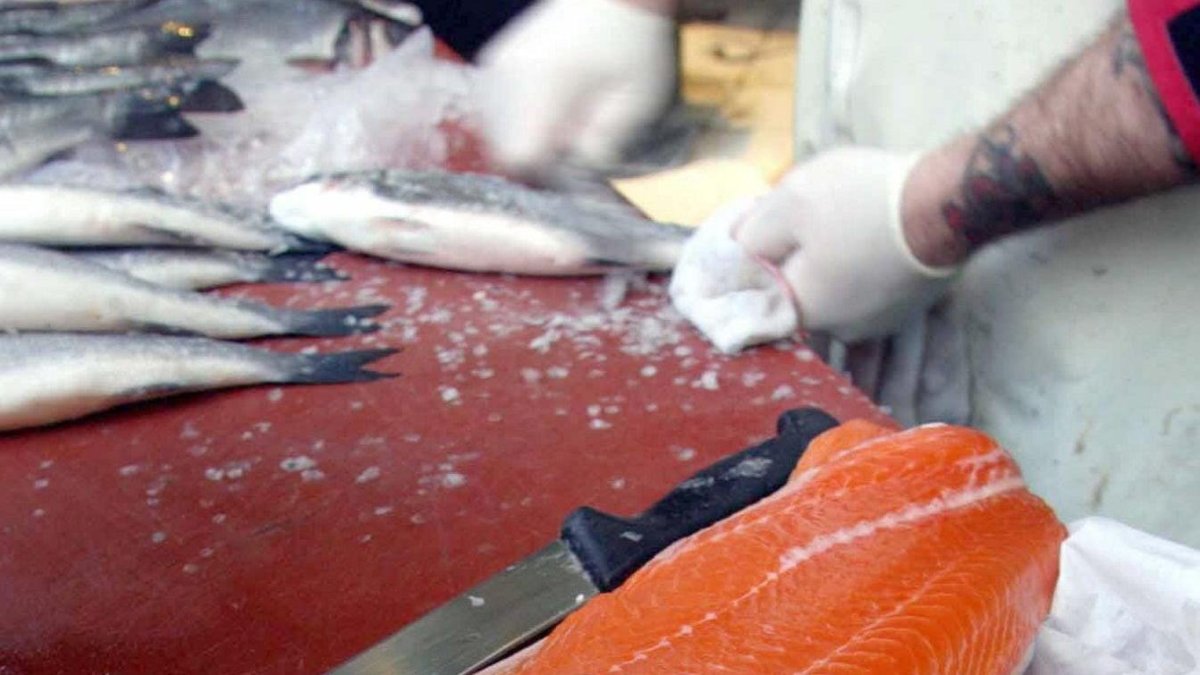 Las advertencias en China, de un riesgo de transmisión, motiva una baja en el consumo.