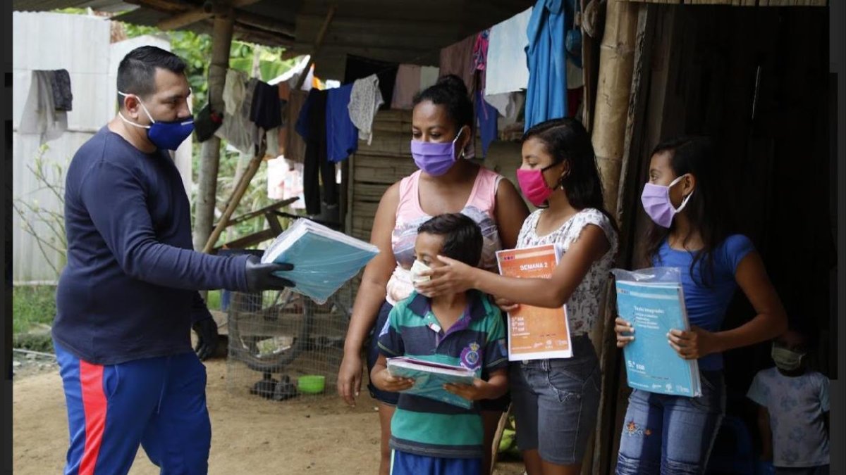 Hecho. En la Zona 4, los alumnos continuarán estudiando a través de las fichas pedagógicas que les proporciona Educación.