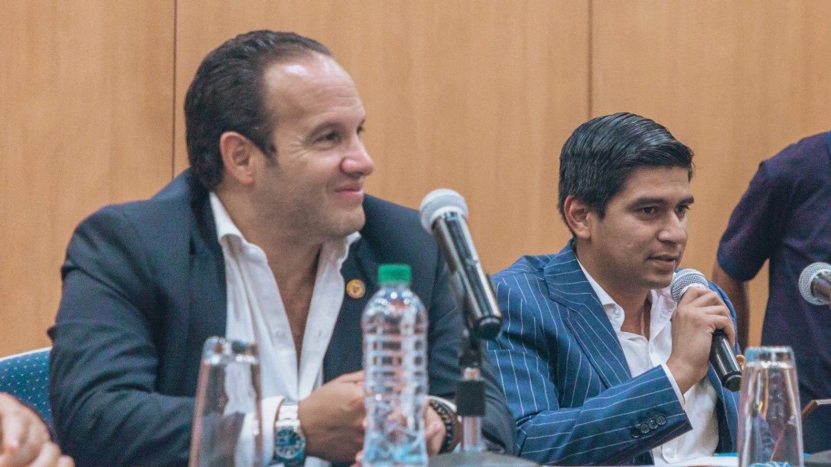 Francisco Egas (i) y Jaime Estrada, el binomio que llegó a Ecuafútbol con la promesa de iniciar una nueva era, hoy luce más distante.