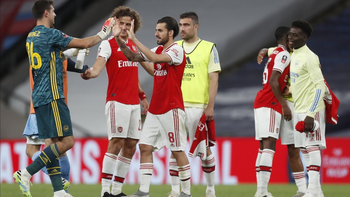 Los jugadores del Arsenal celebraron el pase a la final tras vencer 2-0 al poderoso Manchester City