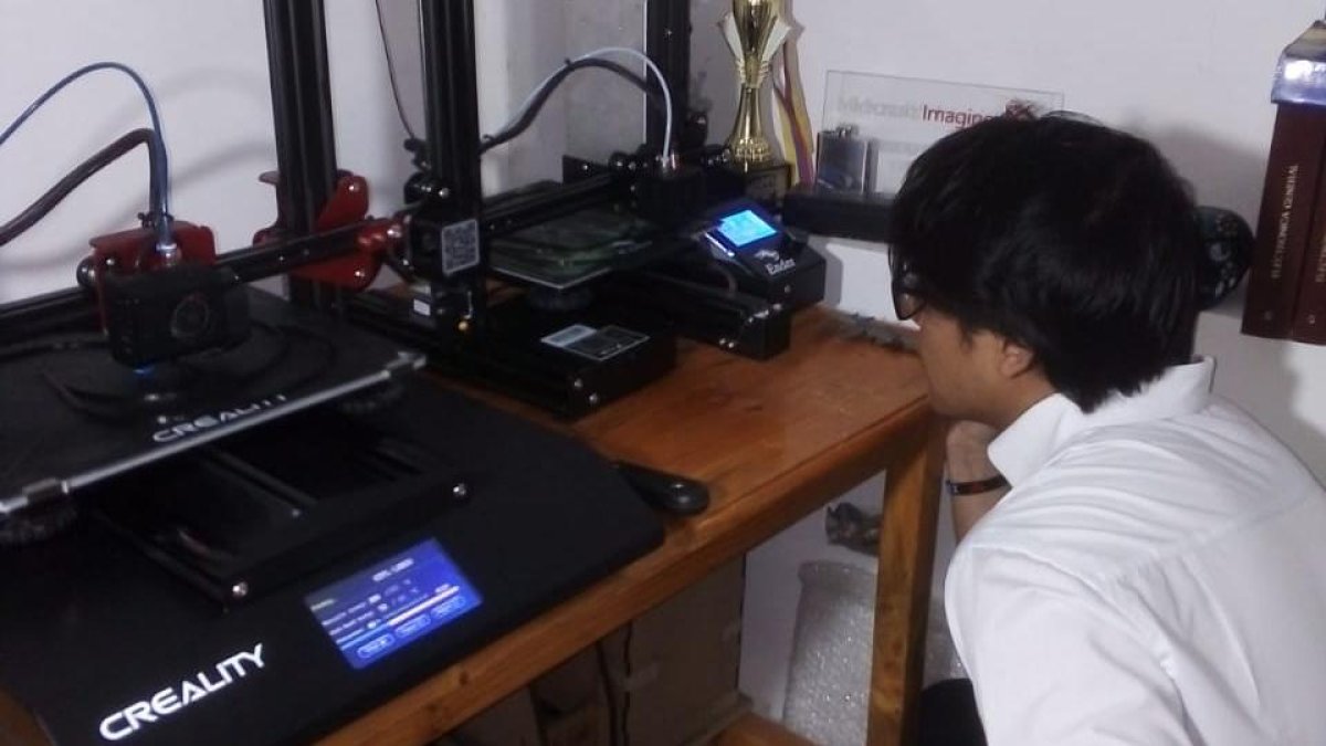 Los makers lojanos se activaron en marzo de este año en una primera iniciativa para brindar equipos de protección al personal de la salud de Loja.