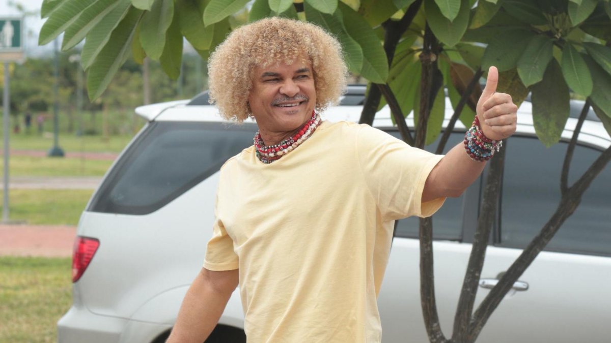 Carlos Valderrama sigue con su melena de siempre