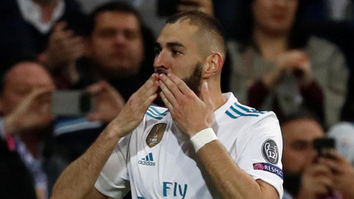 Karim Benzema, jugador del Real Madrid, elige mofarse de los elogios del directivo francés.
