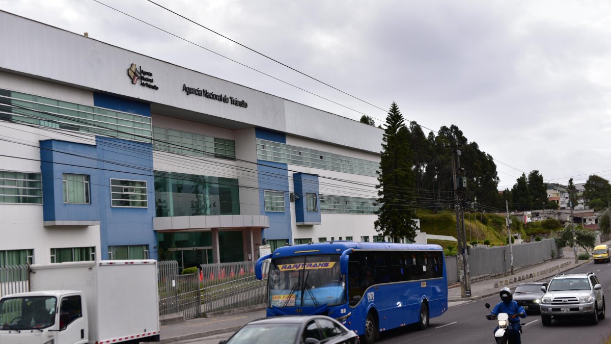 Los edificios de la ANT en Pichincha serán sometidos a un proceso de sanitización antes de ser reaperturados.