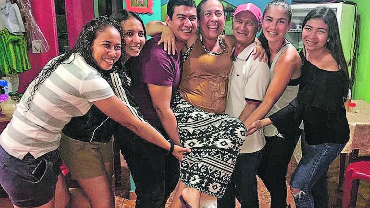 Gigi disfruta estos días con los suyos, entre ellos José Moreira y Mónica Burgos, sus padres; Lissette, Gissela, Jasleidy y José Manuel, sus hermanos, en su natal Buena Fe.
