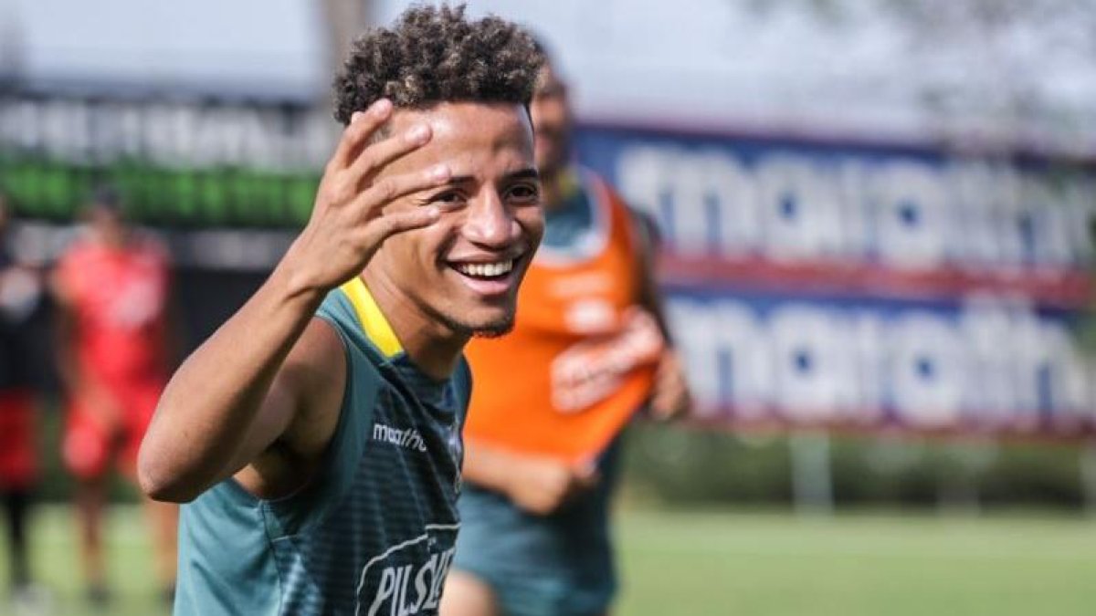 Byron Castillo mostró estar en buena forma física en su regreso a la cancha.