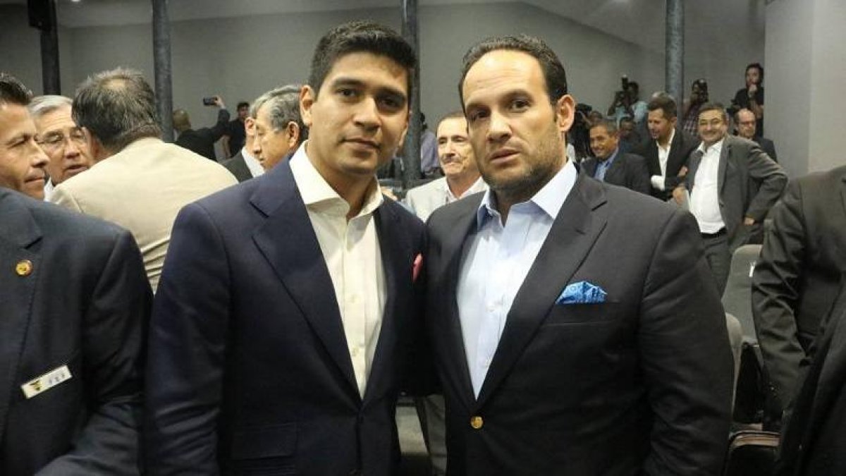 Jaime Estrada (i) es uno de los dirigentes del directorio que fue sancionado por Conmebol.