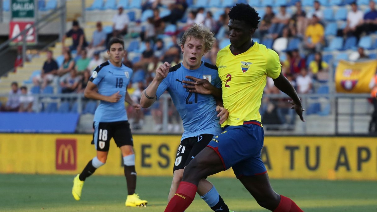 El defensa Jackson Porozo migró al fútbol europeo en busca de tener minutos a futuro en la selección mayor