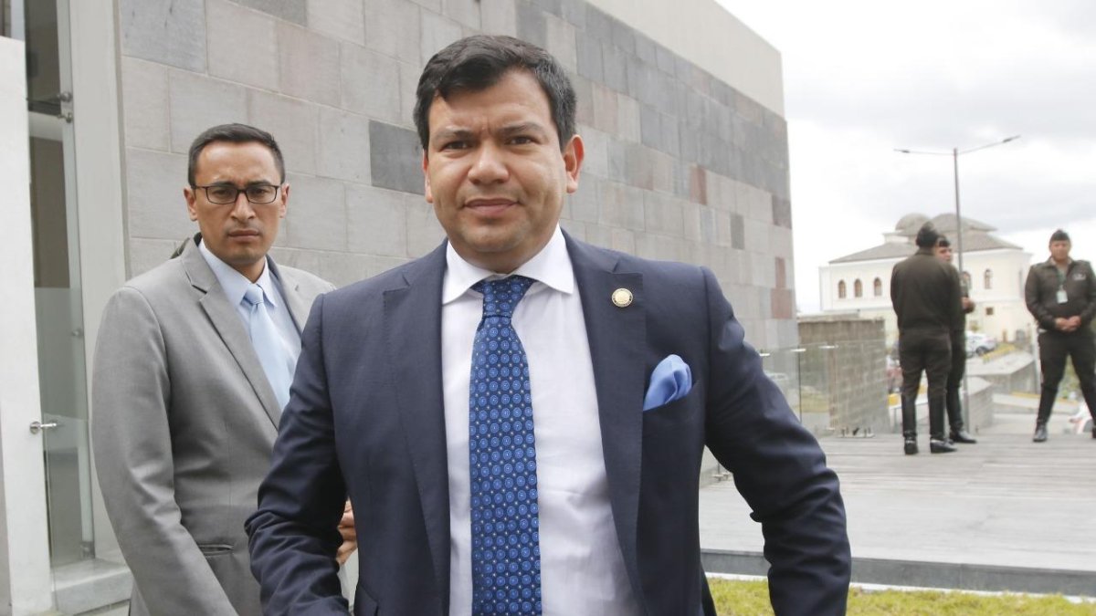 Decisión. César Litardo tenía previsto reunirse ayer con los jefes de bloque para definir la agenda legislativa.