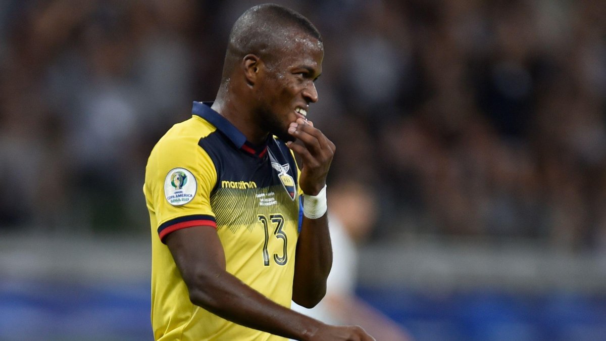 Enner Valencia dio positivo por coronavirus en su estancia a la Tricolor. Lo confirmó su club desde Turquía.