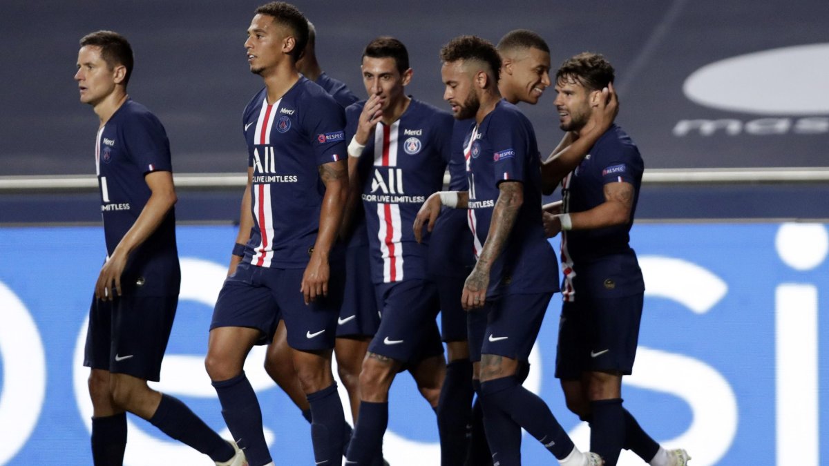 Los jugadores del PSG festejan la victoria ante el Leipzig que los deja en la final.