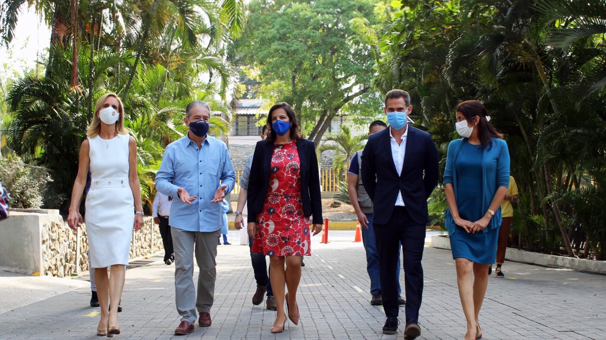 La alcaldesa no fue invitada al anuncio previo de las medidas para retornar a clases.