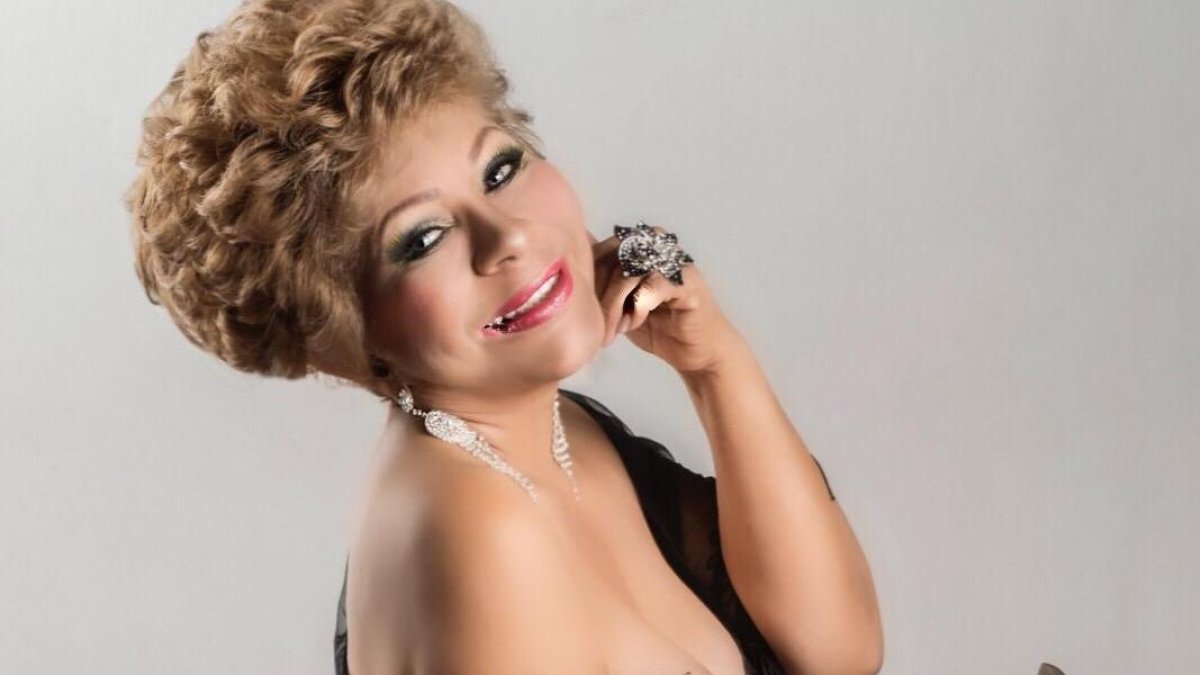 Hilda presenta cada viernes su programa Bienvenidos, a través de Facebook live.