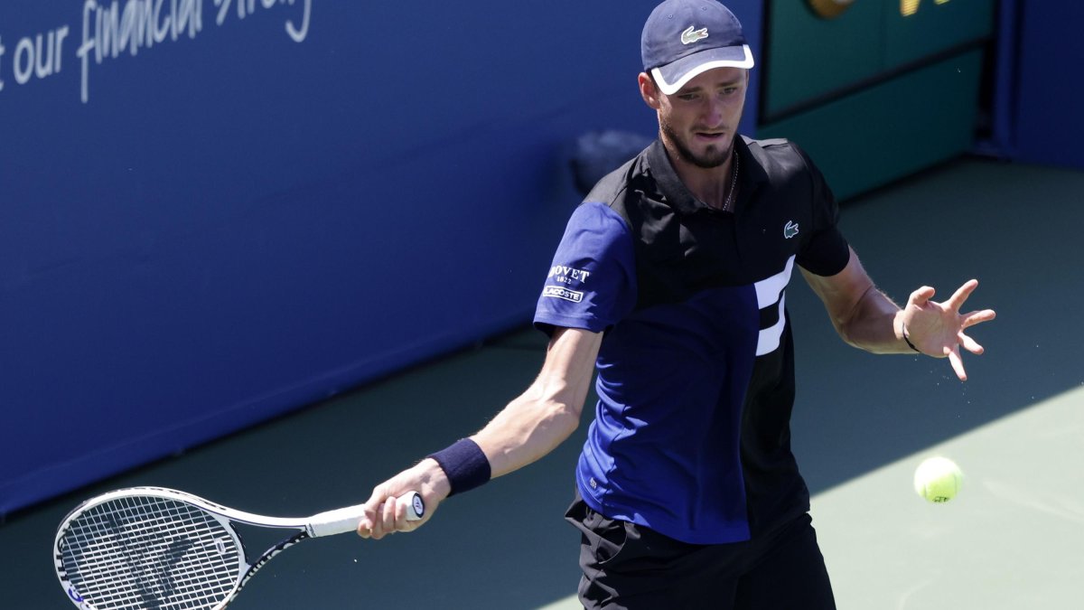 El tenista ruso venció por 6-4 y 6-4 frente al estadounidense Marcos Girón.
