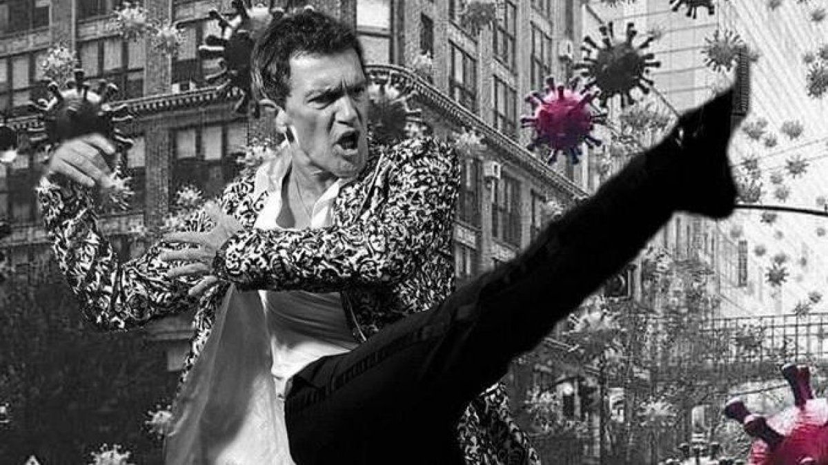 Antonio Banderas anunció que superó el COVID-19 con un mensaje y esta foto en sus redes sociales.