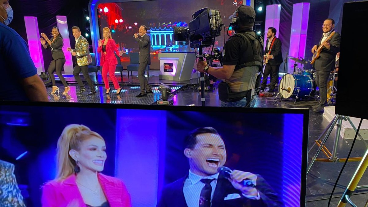 Durante la grabación del piloto de su proyecto televisivo.