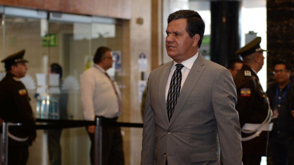 Asamblea. Eliseo Azuero será fiscalizado por una comisión.