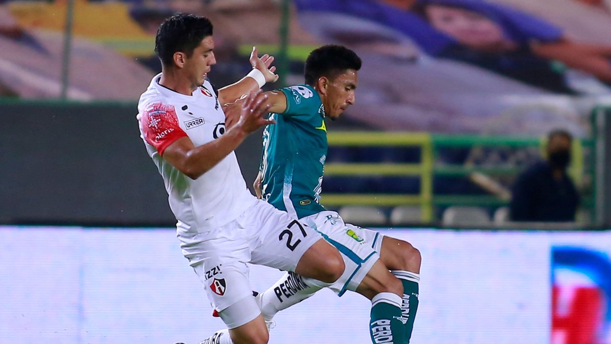 Ángel Mena, ofensivo ecuatoriano del Atlas, volvió a ser clave para el León. 