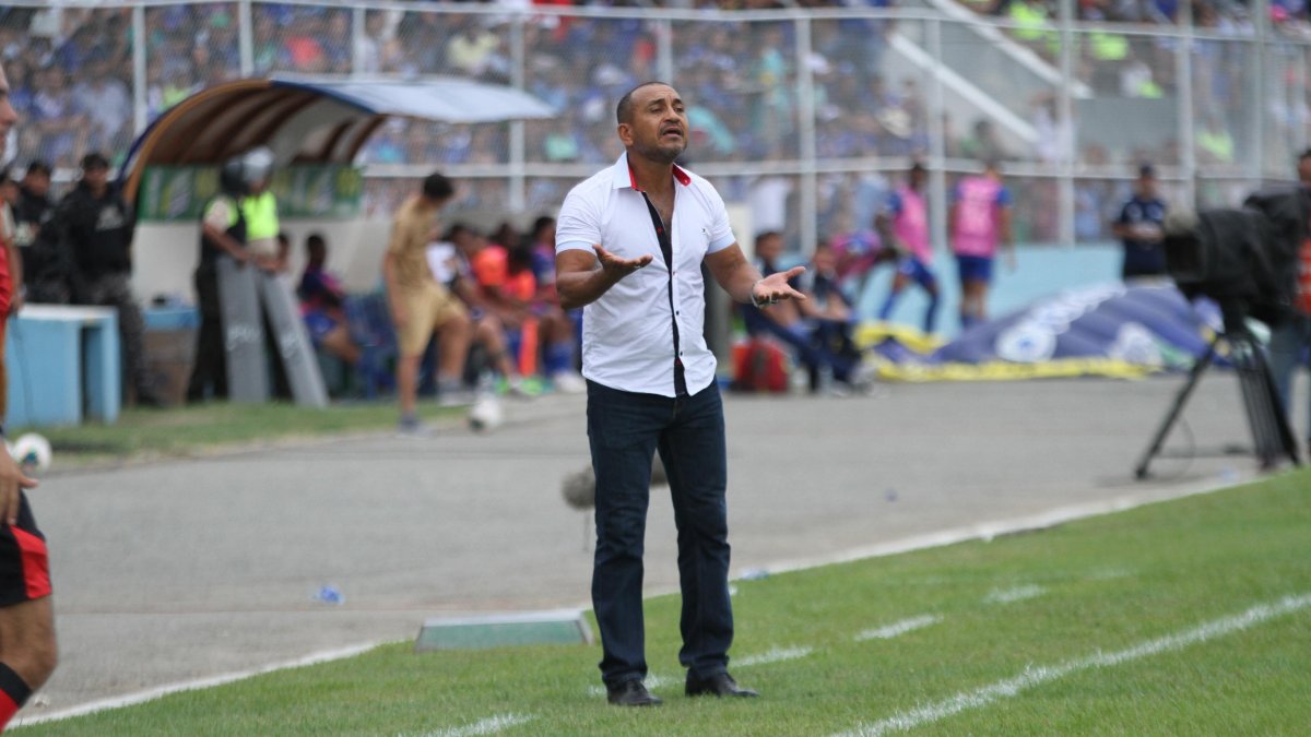 Humberto Pizarro no pudo terminar la temporada al mando de Orense.