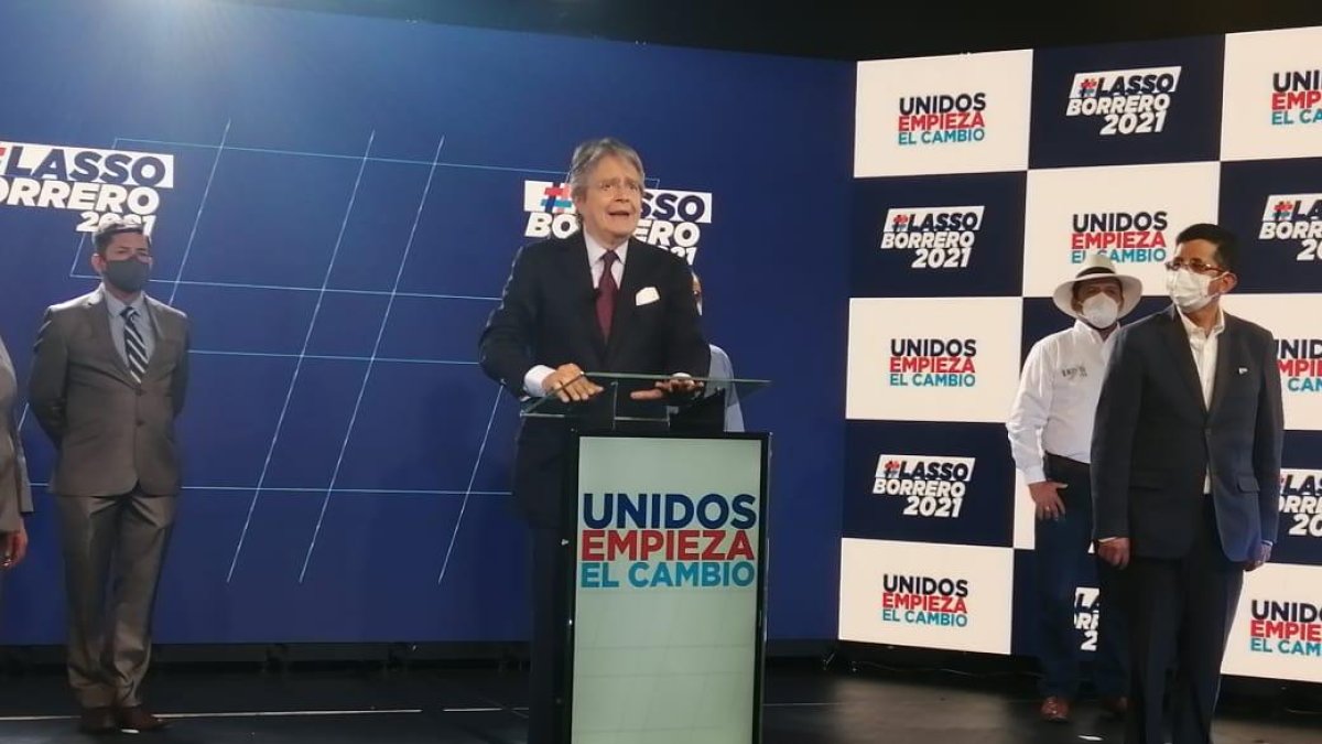 Guillermo Lasso durante la presentación de las organizaciones políticas que apoyarán su campaña.