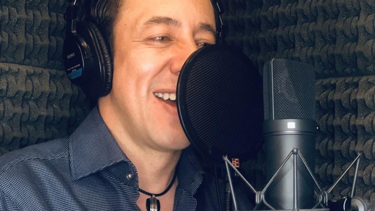 En la serie ‘Grey’s Anatomy’, hizo la voz del doctor Álex Karev. 