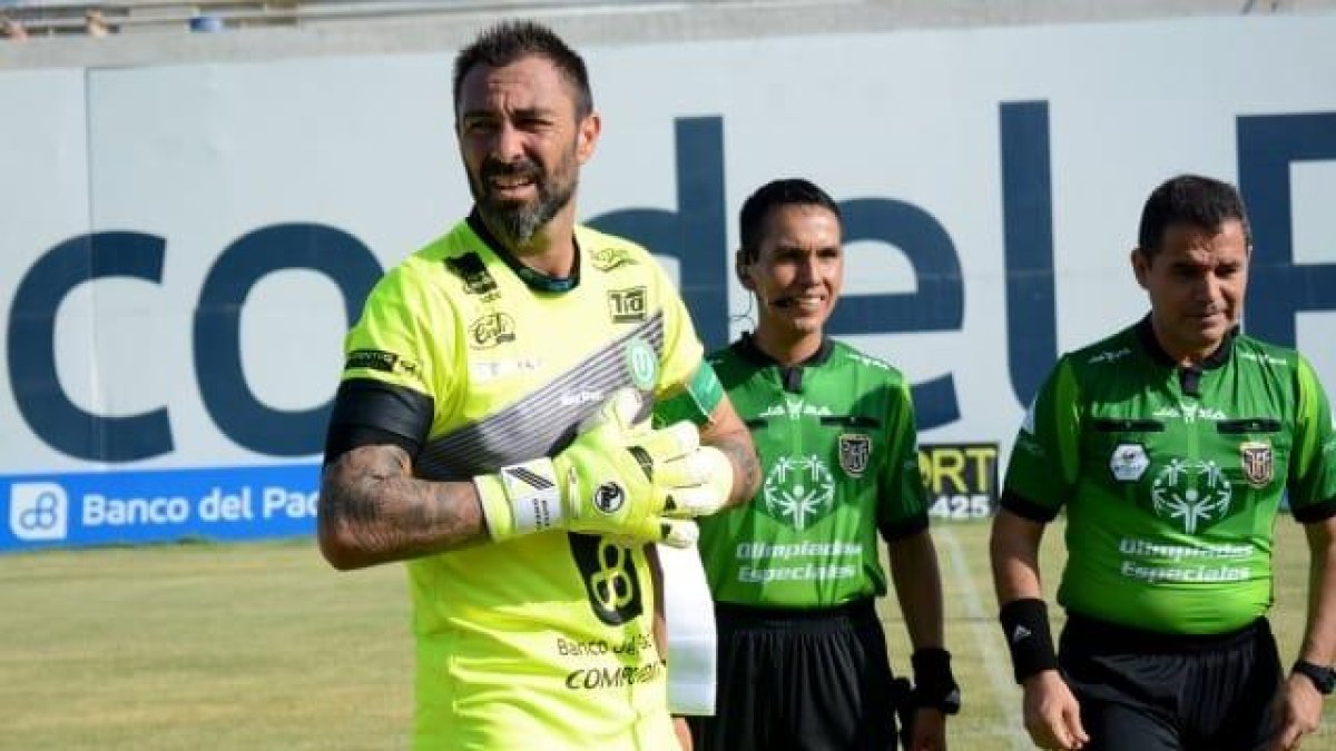 Esteban Dreer, golero que jugó la temporada pasada en Liga de Portoviejo, está en diálogos con un club cuencano.