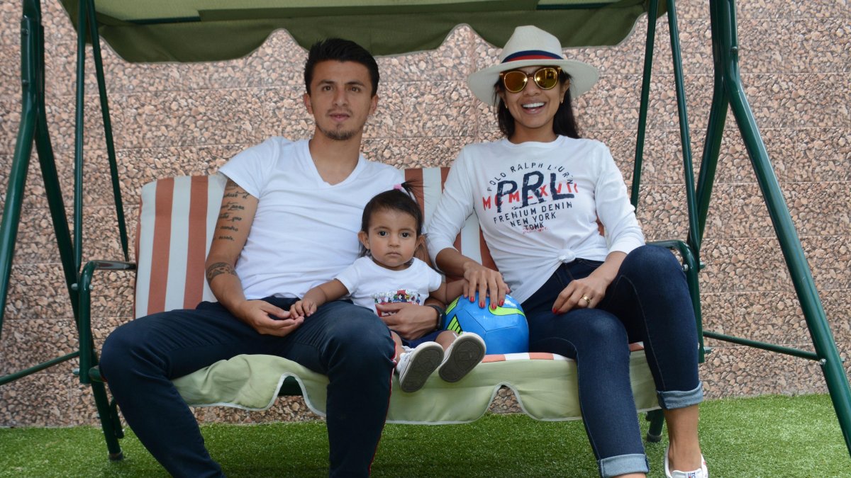 Andrés Lopez, jugador de Universidad Catolica, vive de manera muy especial el partido ante Barcelona.