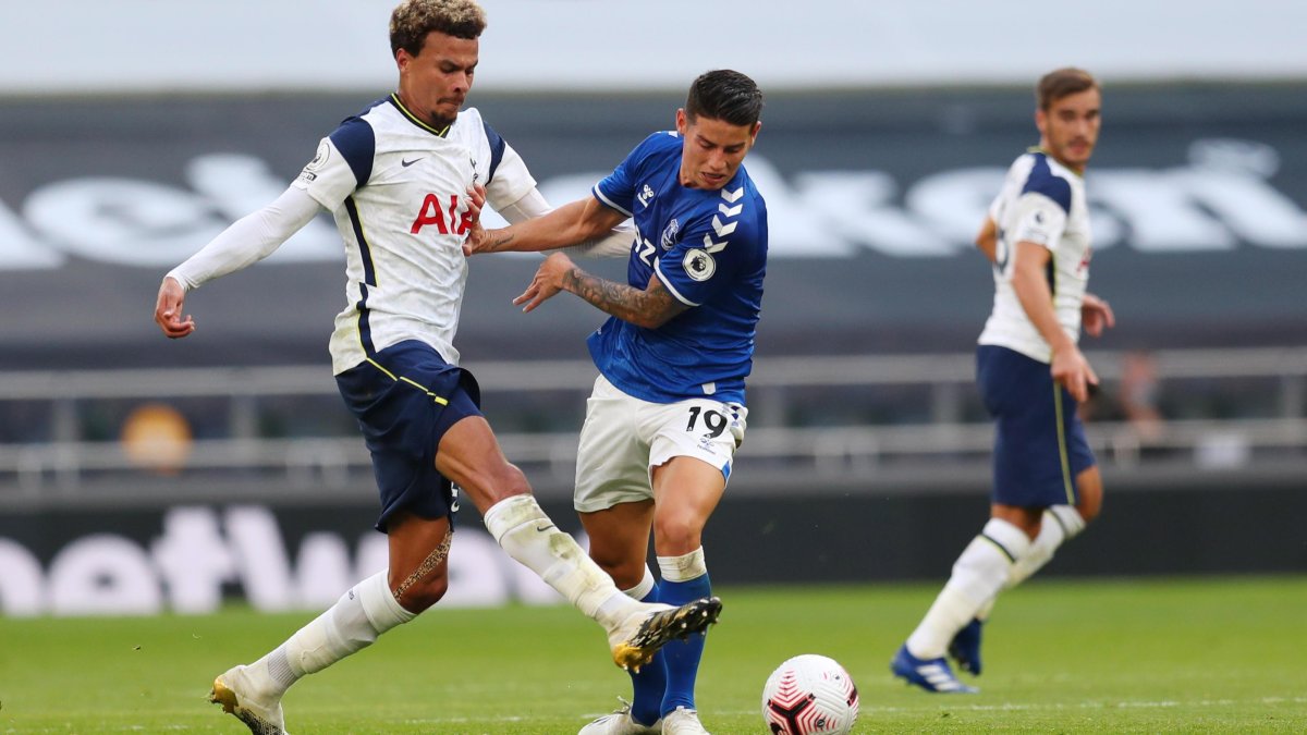El futbolista colombiano (c) jugó 91 minutos con el Everton en la victoria del fin de semana contra el Tottenham.