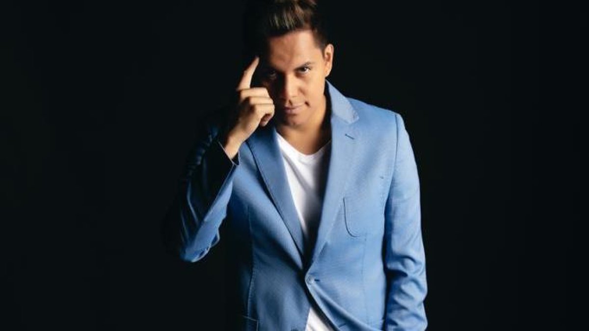 Jonathan Luna es uno de los cantautores más prolíficos del país.