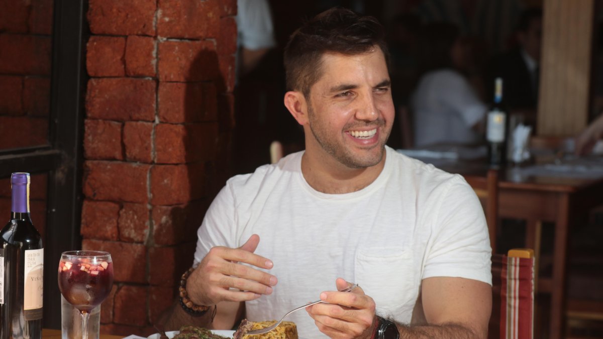 Tiene 38 años y estuvo casado.