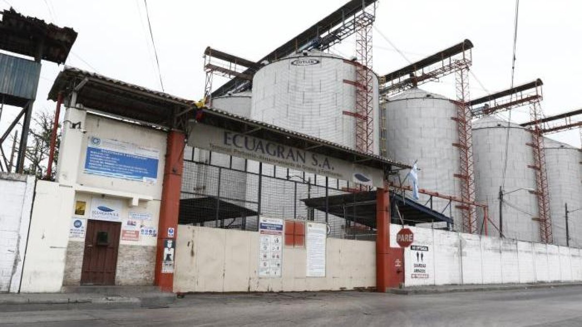 Ecuagran desarrolla sus principales operaciones en el sur de Guayaquil. Comparte ciertos accionistas con Delcorp.