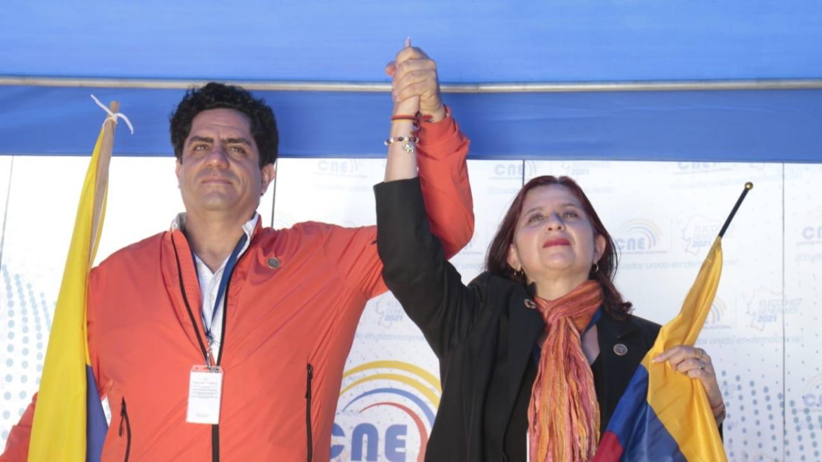 Los candidatos de Izquierda Democrática Xavier Hervas y María Jijón fueron calificados por el pleno del CNE .
